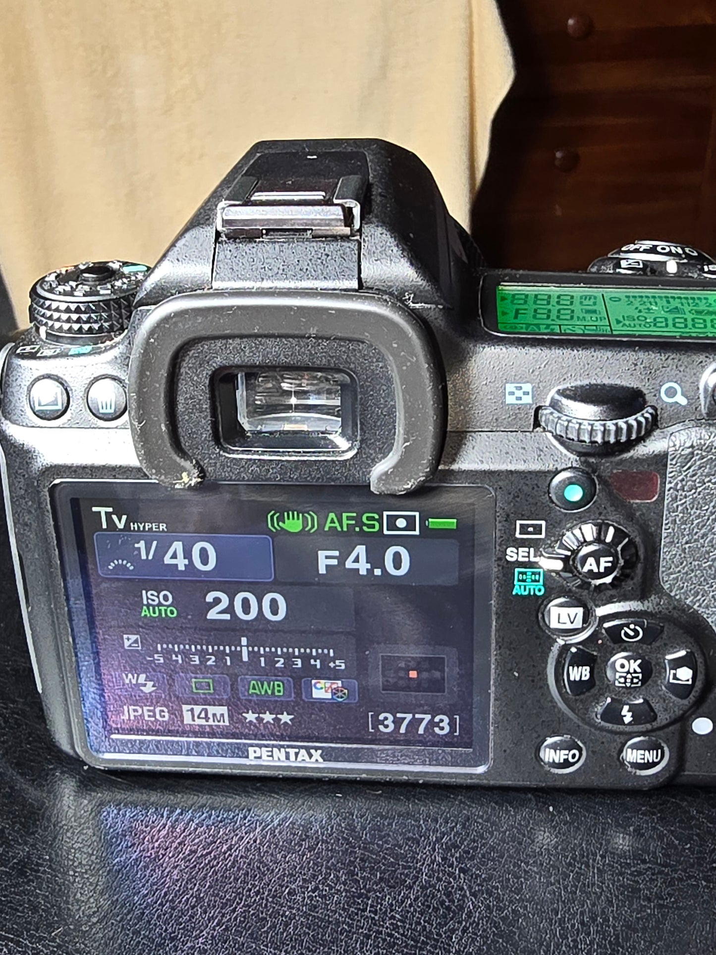Pentax K7 DSLR 14.6 digital camera with extra lens