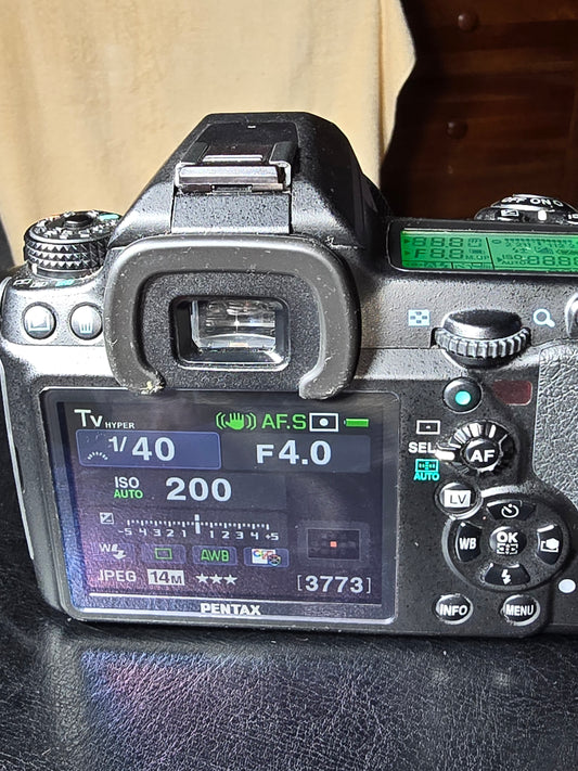 Pentax K7 DSLR 14.6 digital camera with extra lens