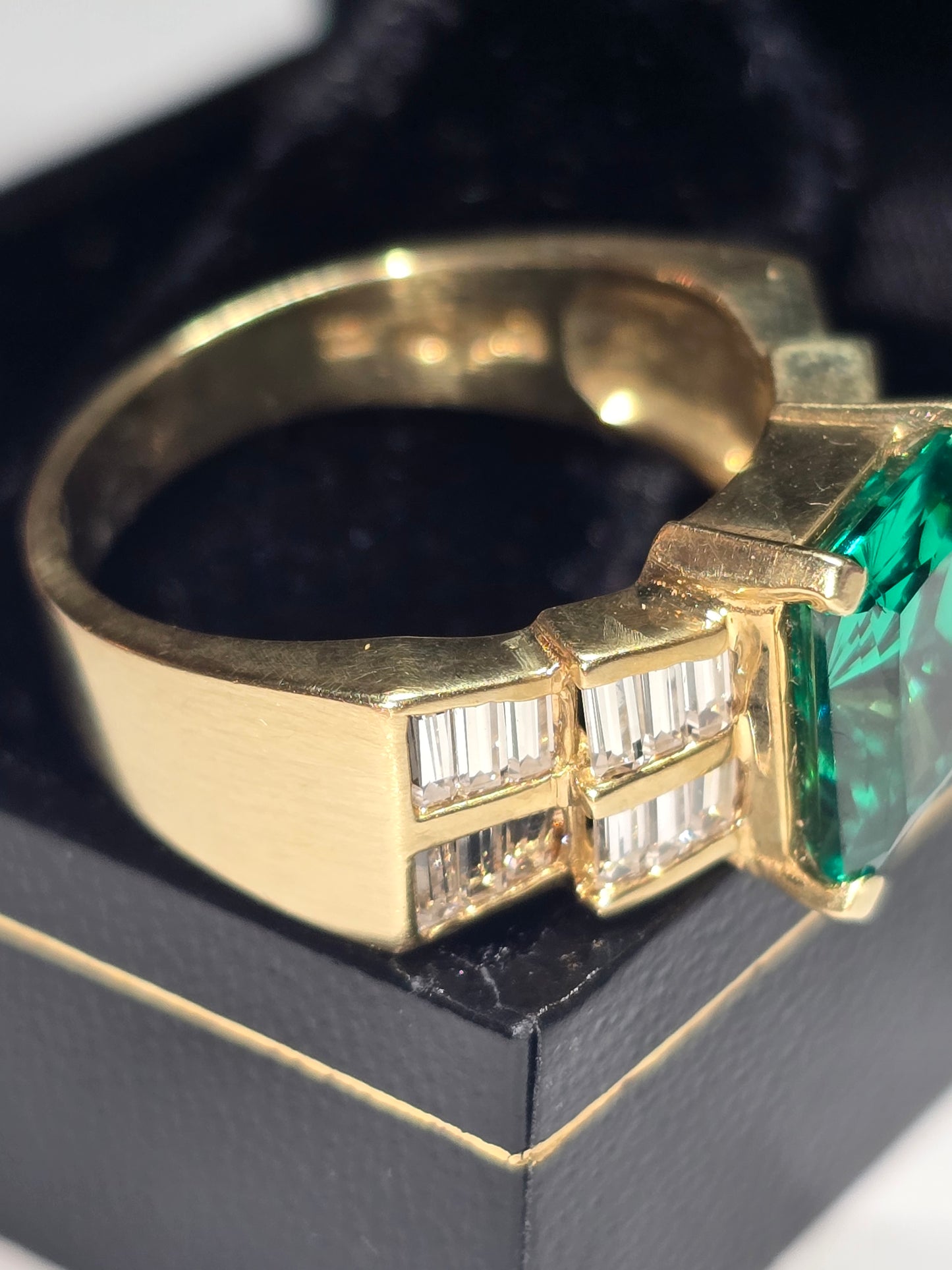 NEW 10kg Emerald and diamond simulated Engagement ring