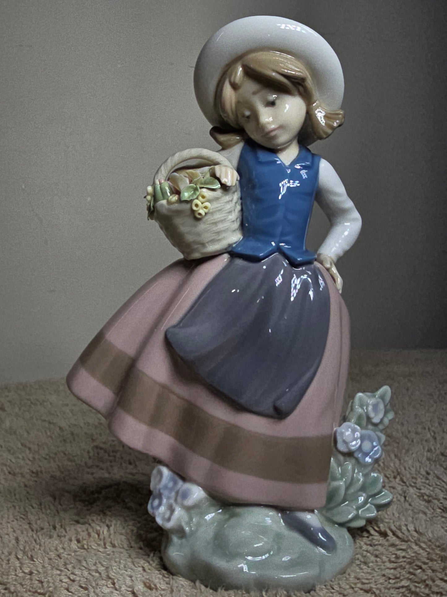 Vintage retired "Sweet Scent" Lladro
