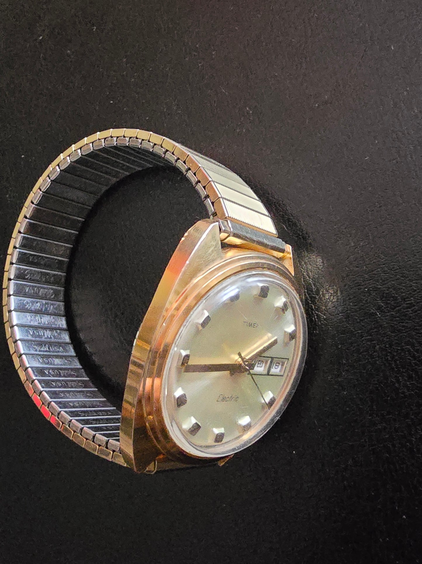 TIMEX ELECTRIC DAY DATE WRIST WATCH "VINTAGE"