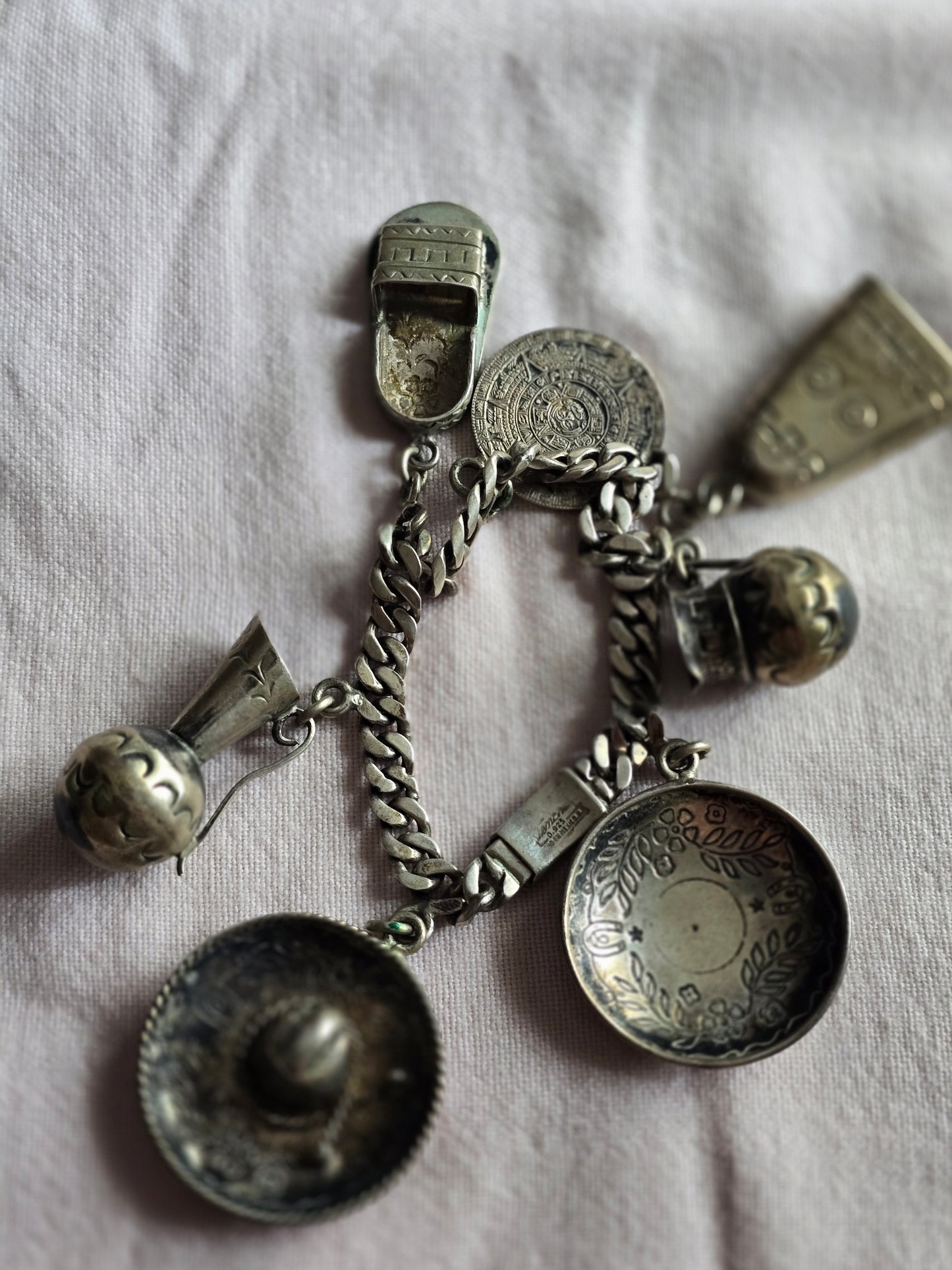 VINTAGE STERLING SILVER BRACELET