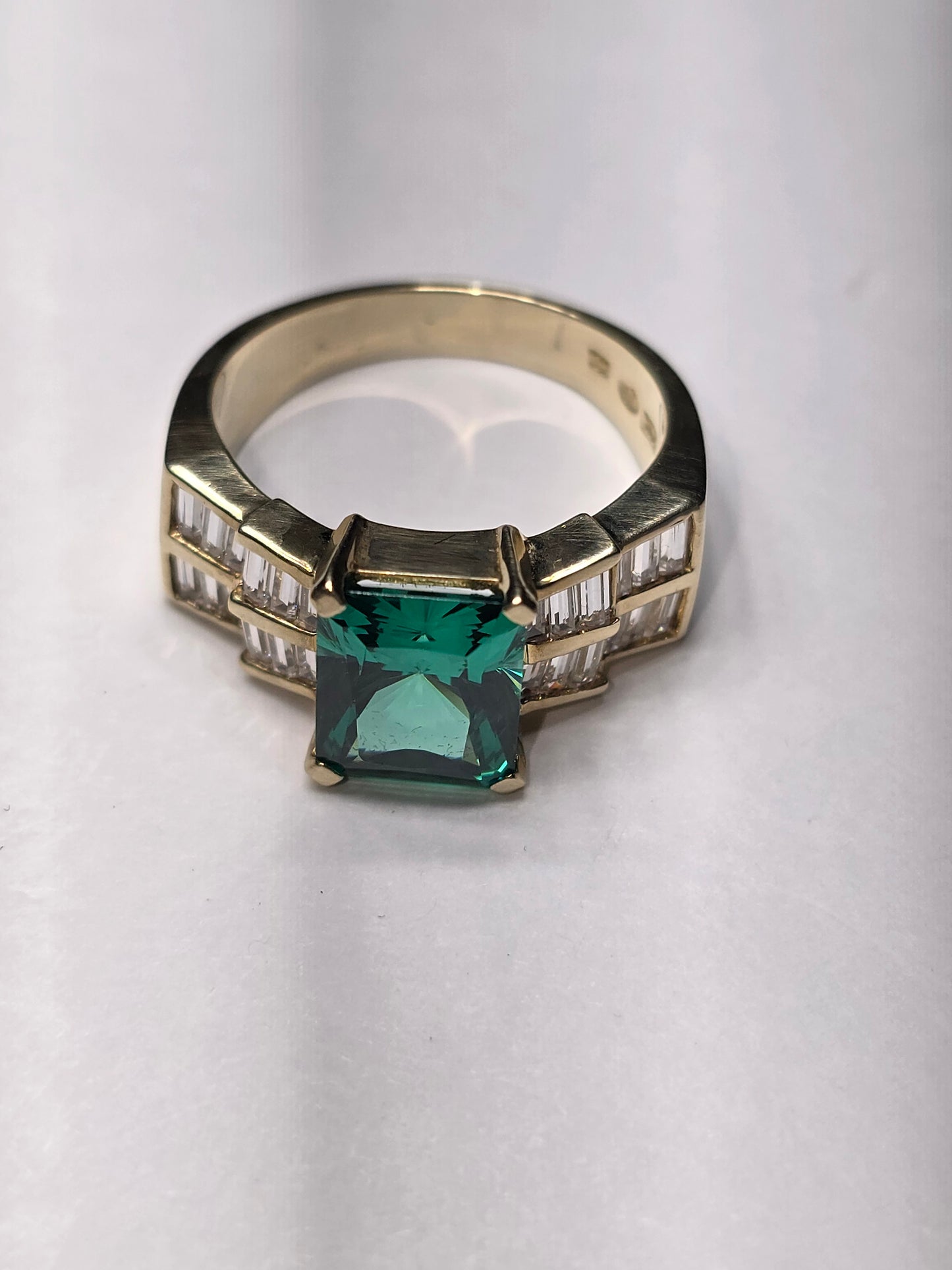 NEW 10kg Emerald and diamond simulated Engagement ring
