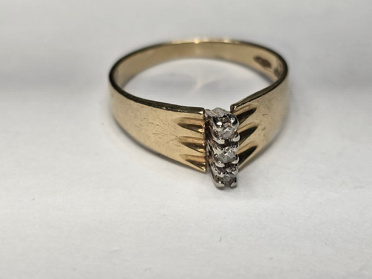 10k gold and diamonds ring