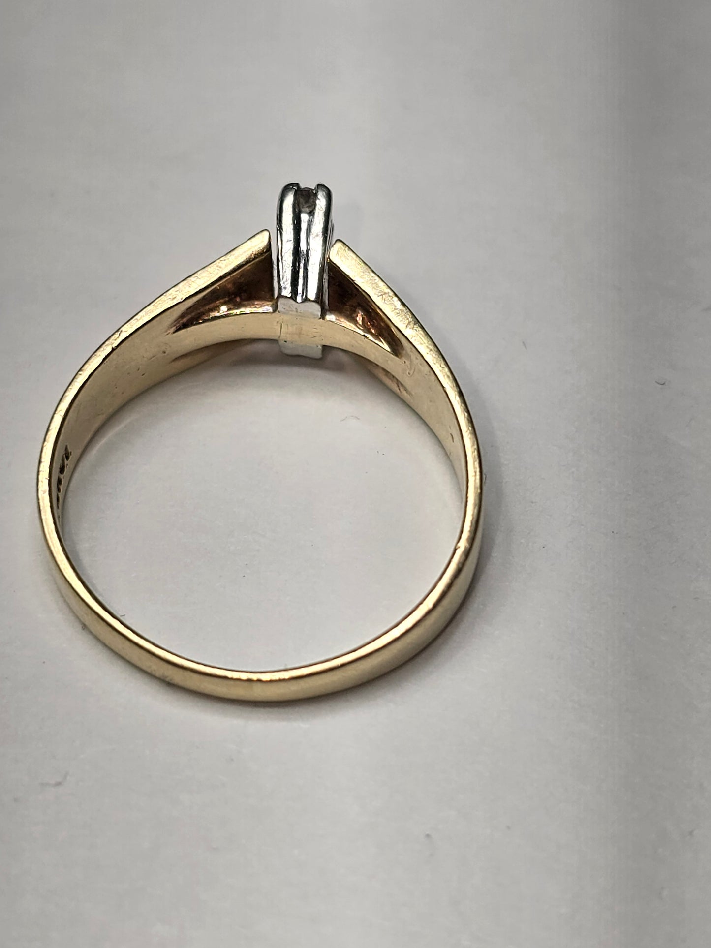 10k gold and diamonds ring