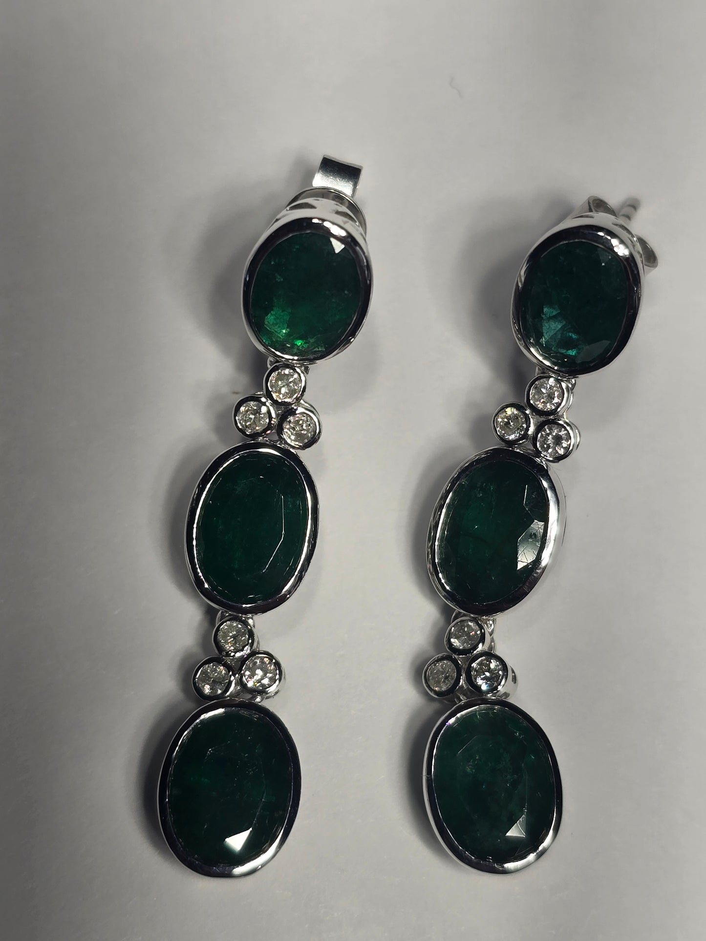 NEW 6.77 carats, Platinum drop earrings with oval cut Emeralds Beryl and round brilliant diamonds