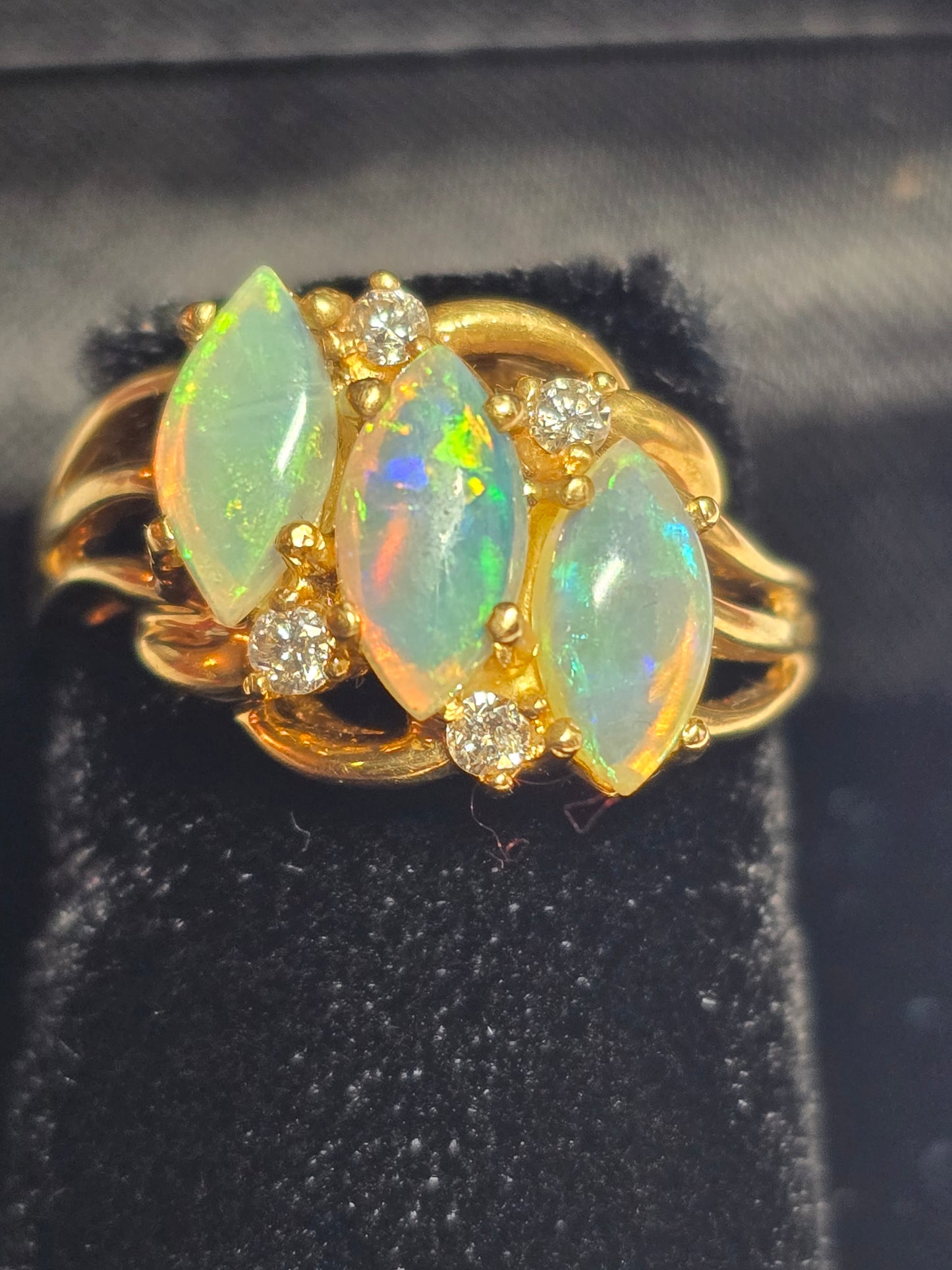 14k gold opals and diamonds ring