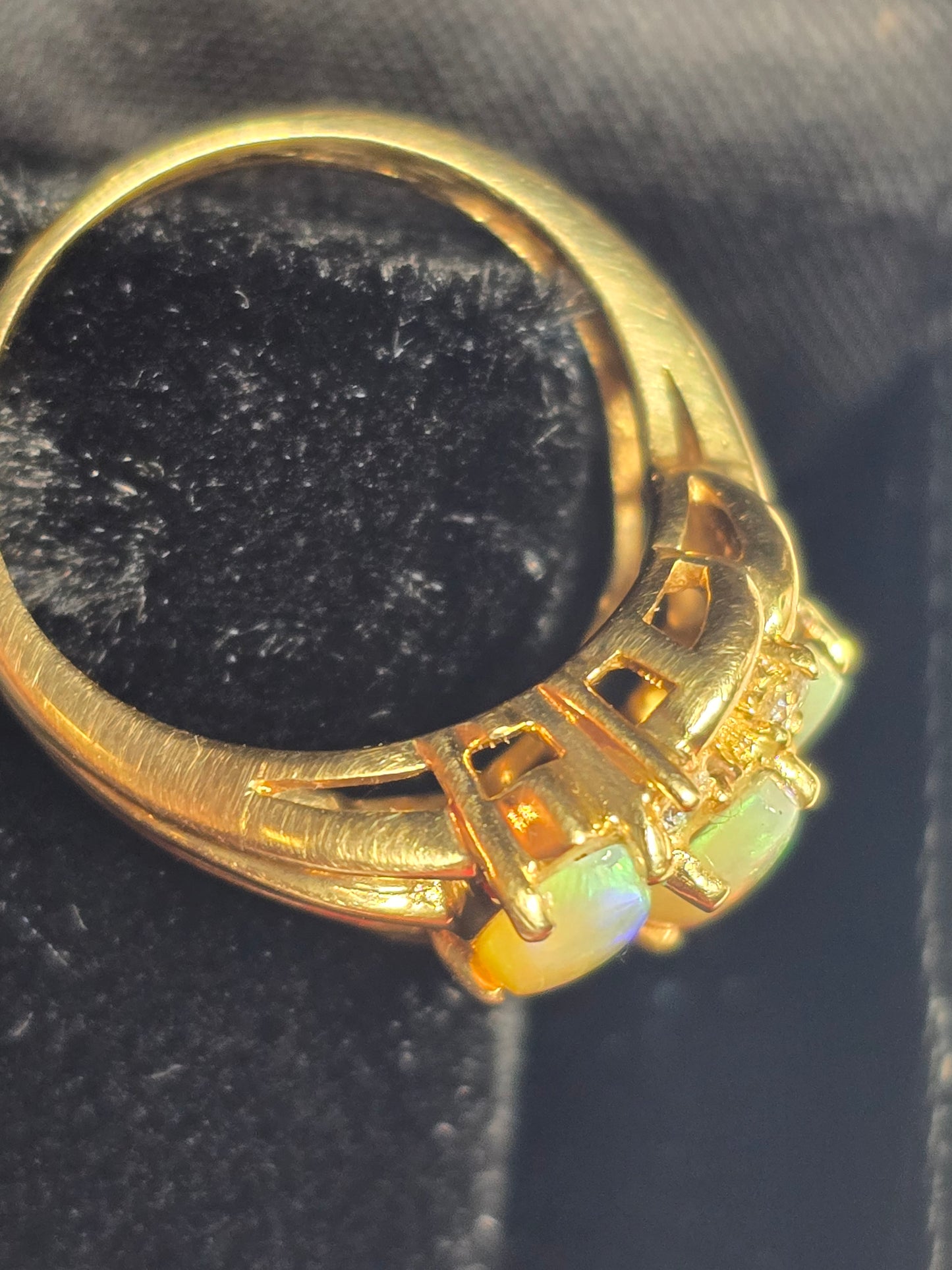 14k gold opals and diamonds ring