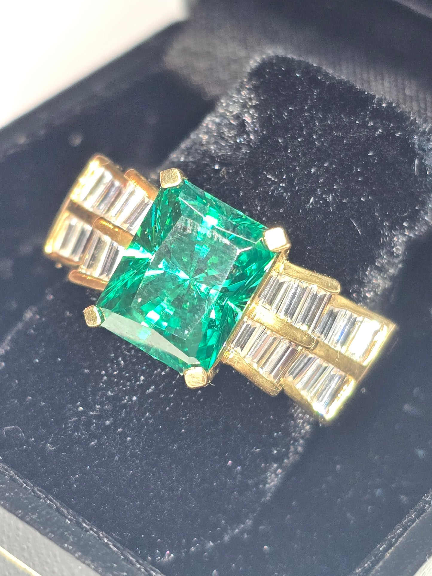 NEW 10kg Emerald and diamond simulated Engagement ring