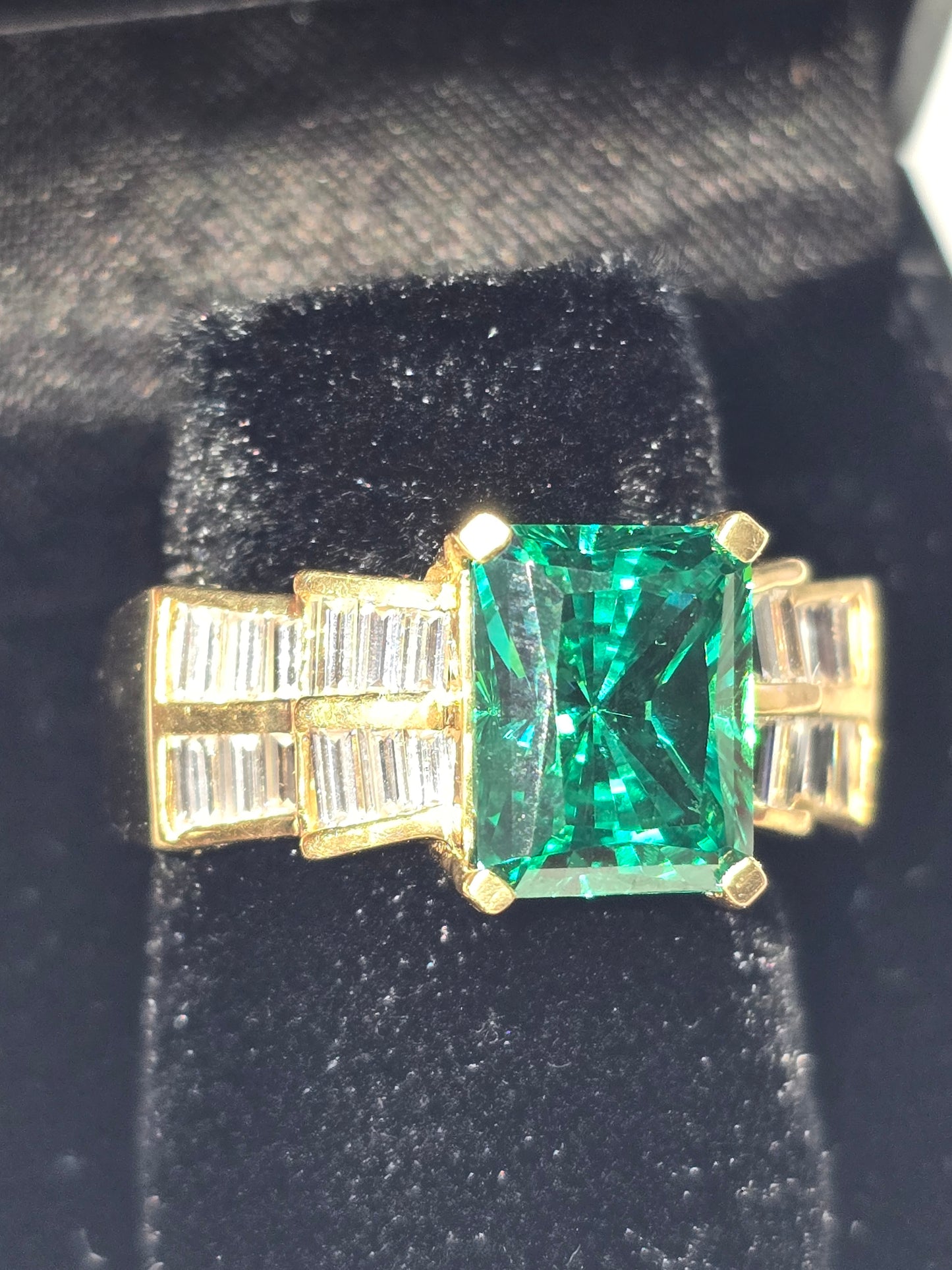 NEW 10kg Emerald and diamond simulated Engagement ring