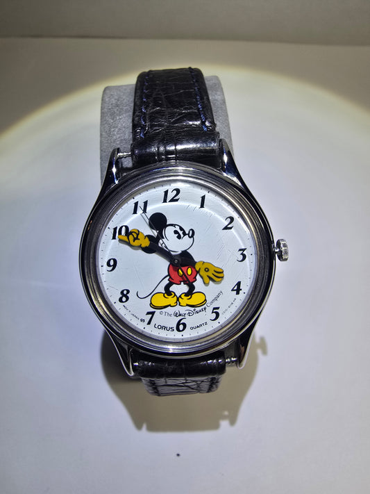 Vintage Lorus Mickey Mouse quartz watch v515-6000