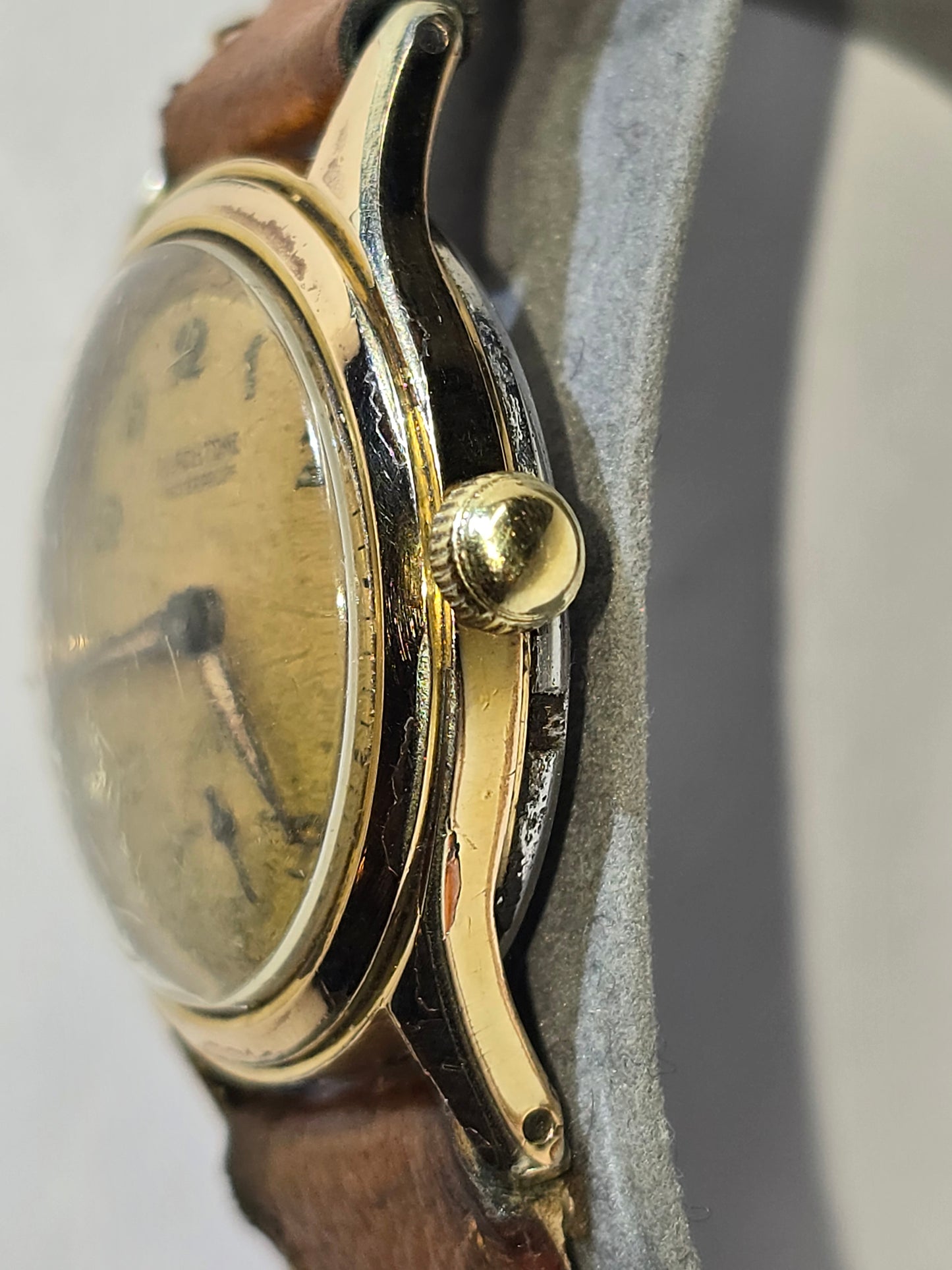 Vintage Gladstone hand winding 17 jewels Swiss-made men's watch