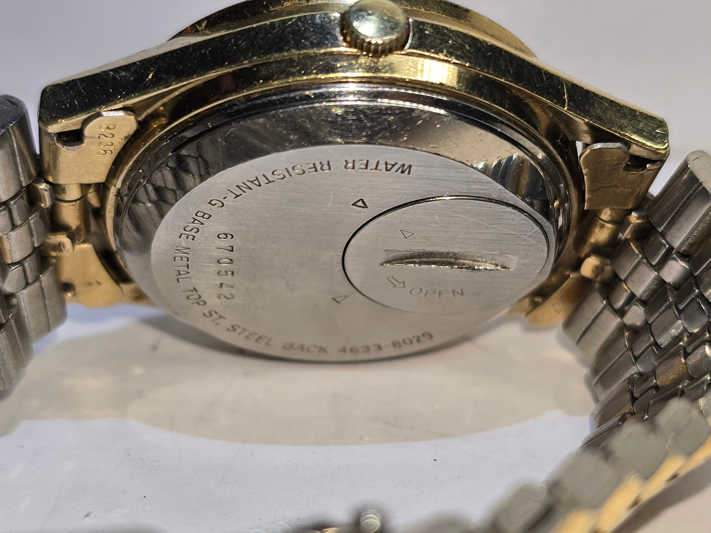 Vintage gold Seiko SQ quartz day date 4004 with original band