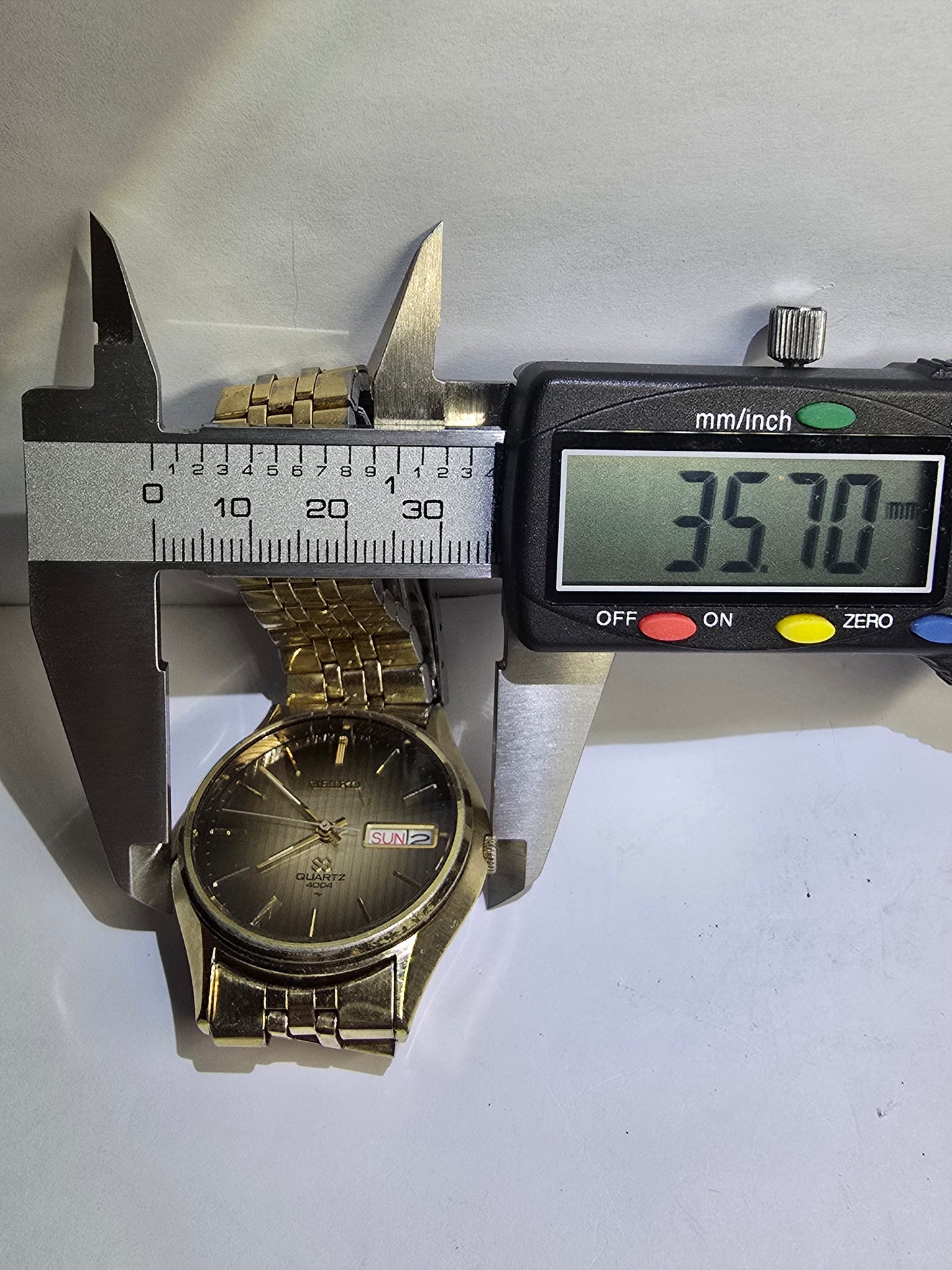 Vintage gold Seiko SQ quartz day date 4004 with original band