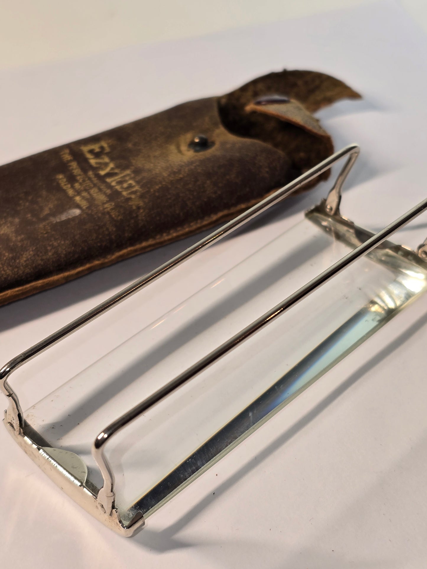 Antique Apex Ezy Rede desk magnifying glass with leather pouch