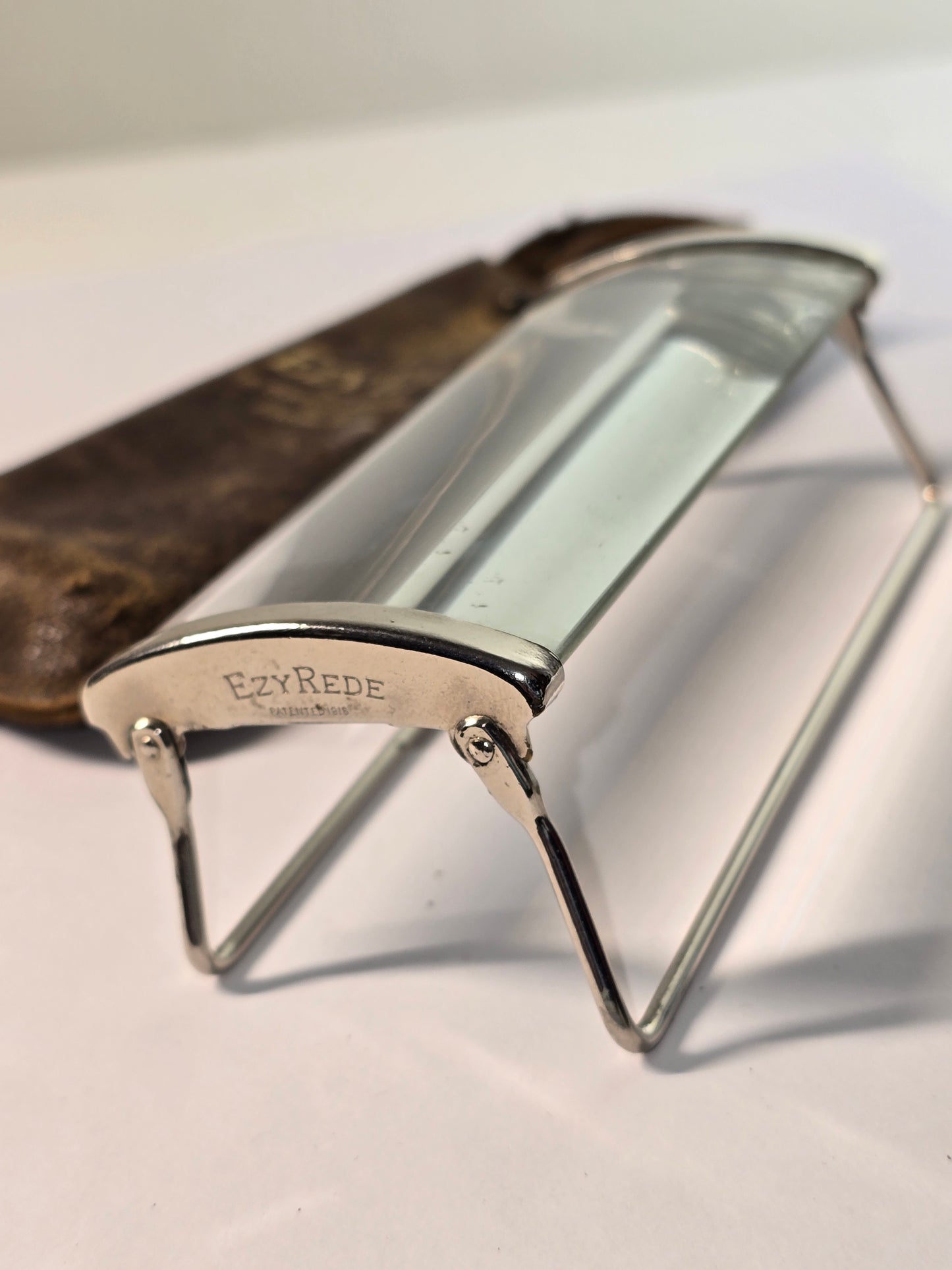 Antique Apex Ezy Rede desk magnifying glass with leather pouch