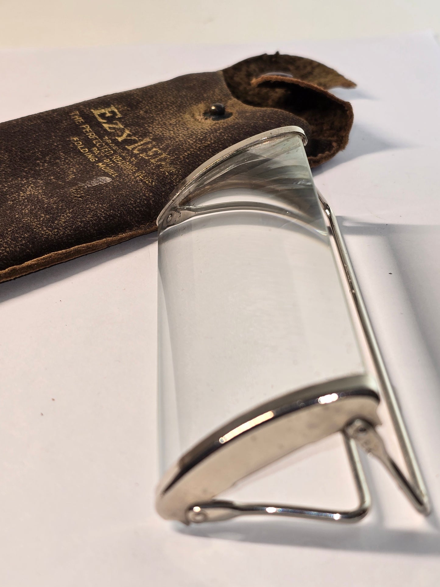 Antique Apex Ezy Rede desk magnifying glass with leather pouch