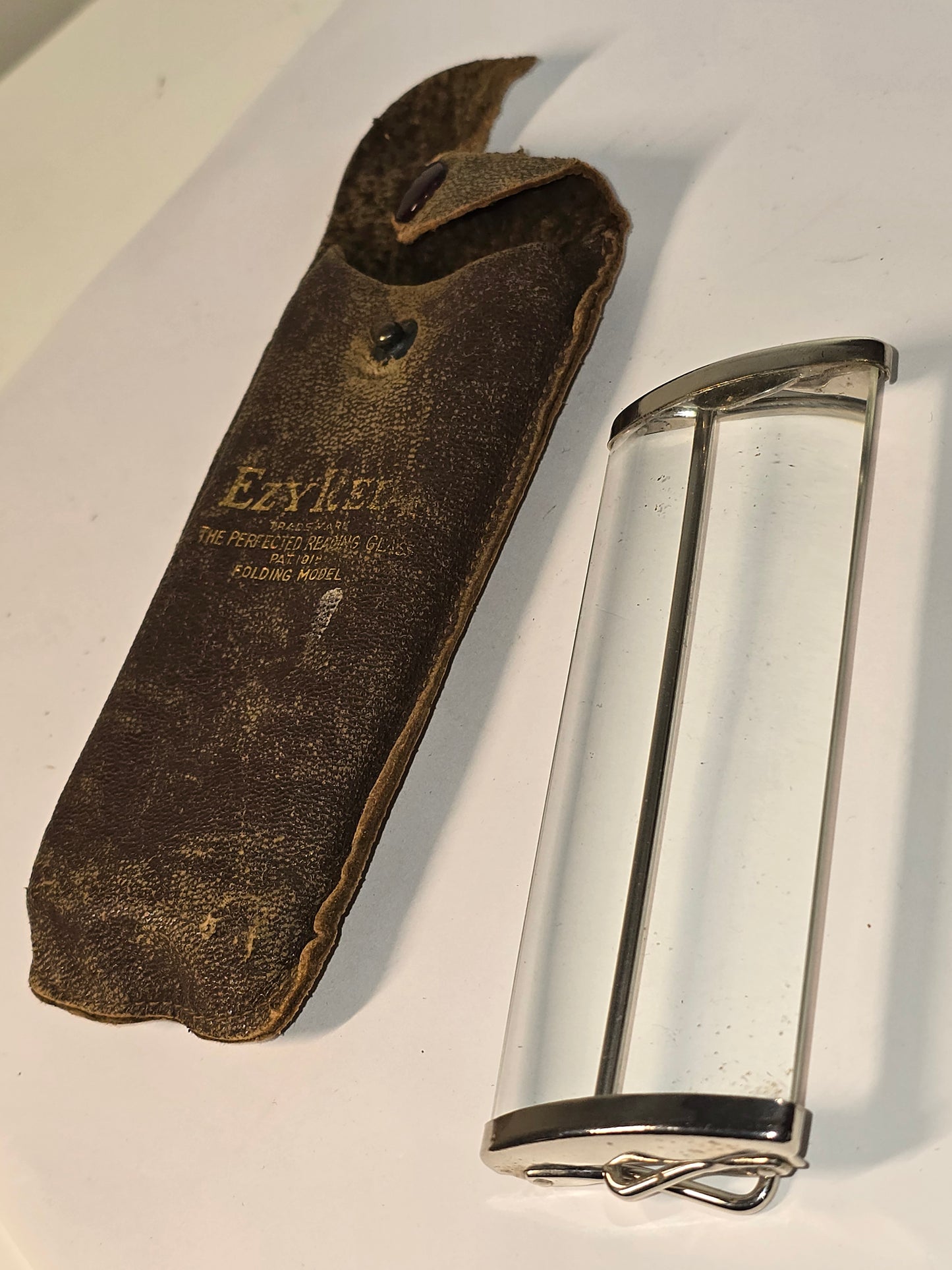 Antique Apex Ezy Rede desk magnifying glass with leather pouch