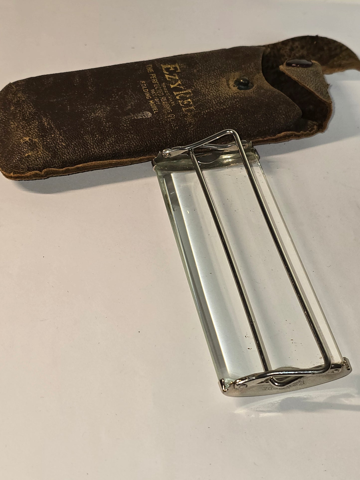 Antique Apex Ezy Rede desk magnifying glass with leather pouch