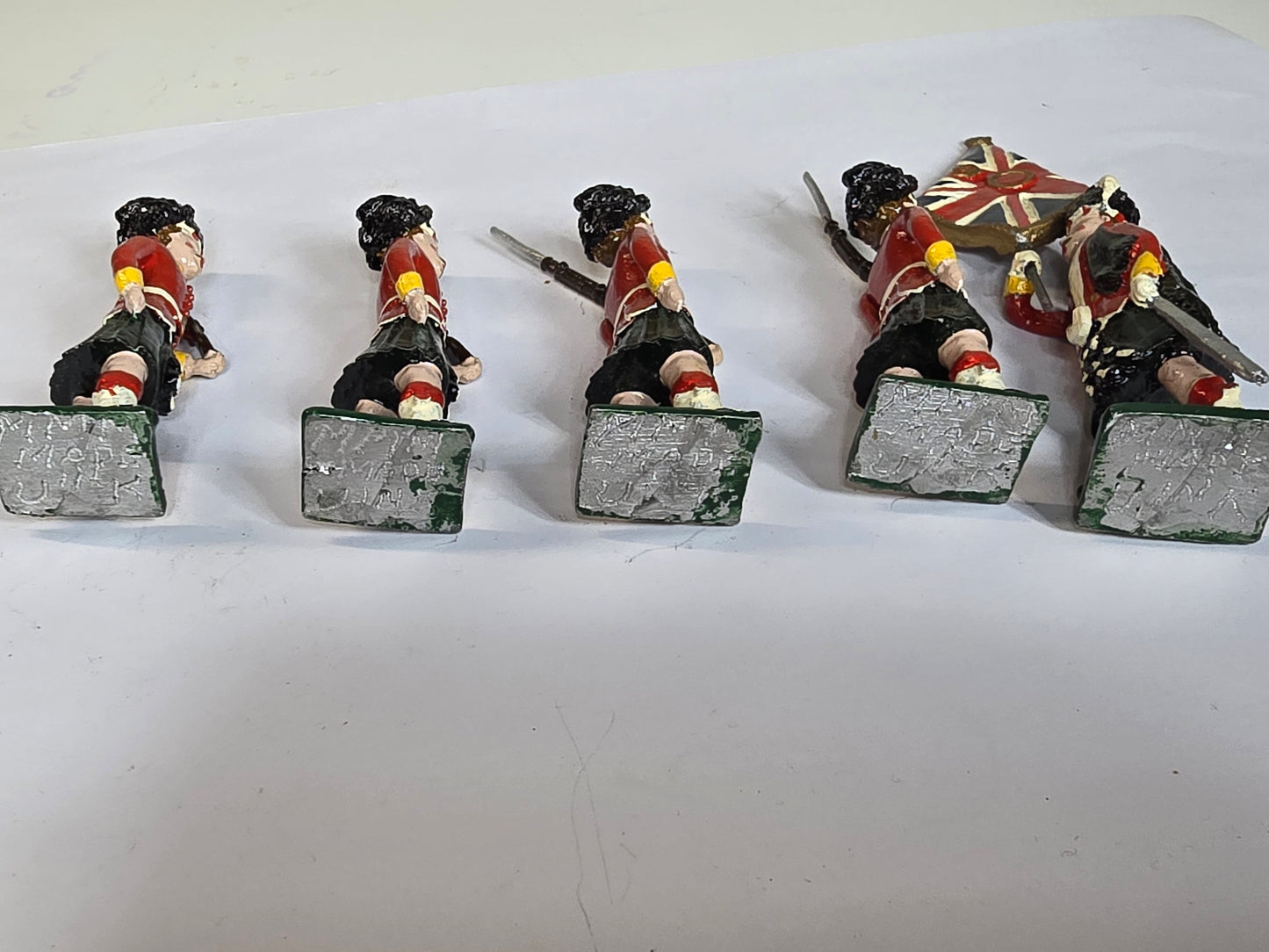Vintage Argyll and Sutherland Highlander 1941 lead toy soldiers (6)