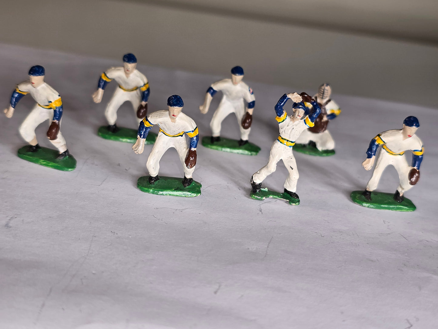 Vintage rare set of 7 cast iron miniature baseball players