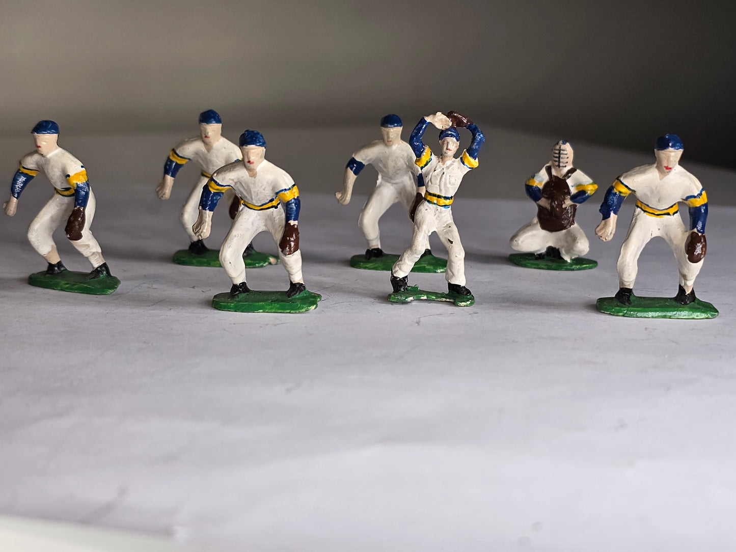 Vintage rare set of 7 cast iron miniature baseball players