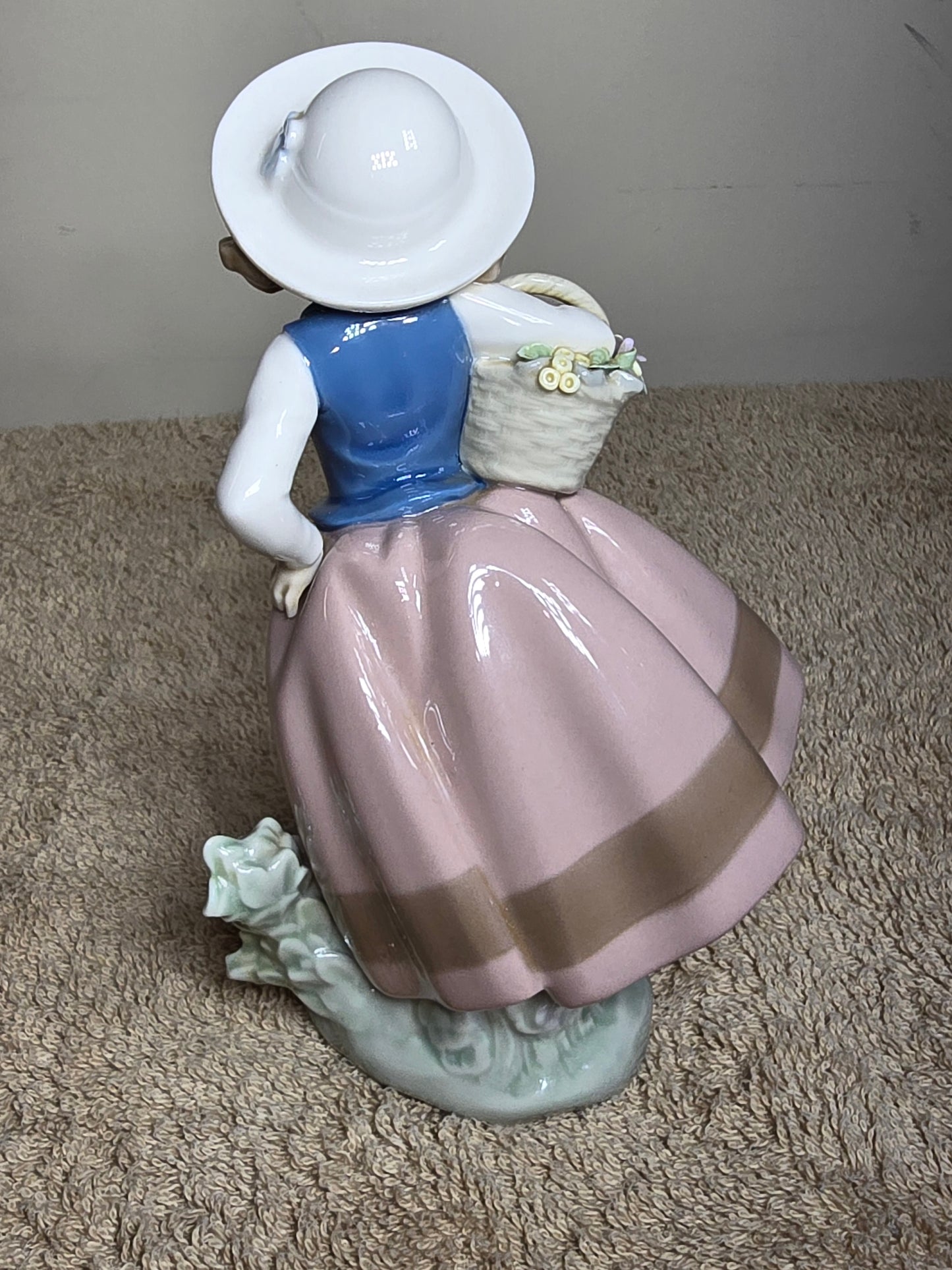 Vintage retired "Sweet Scent" Lladro