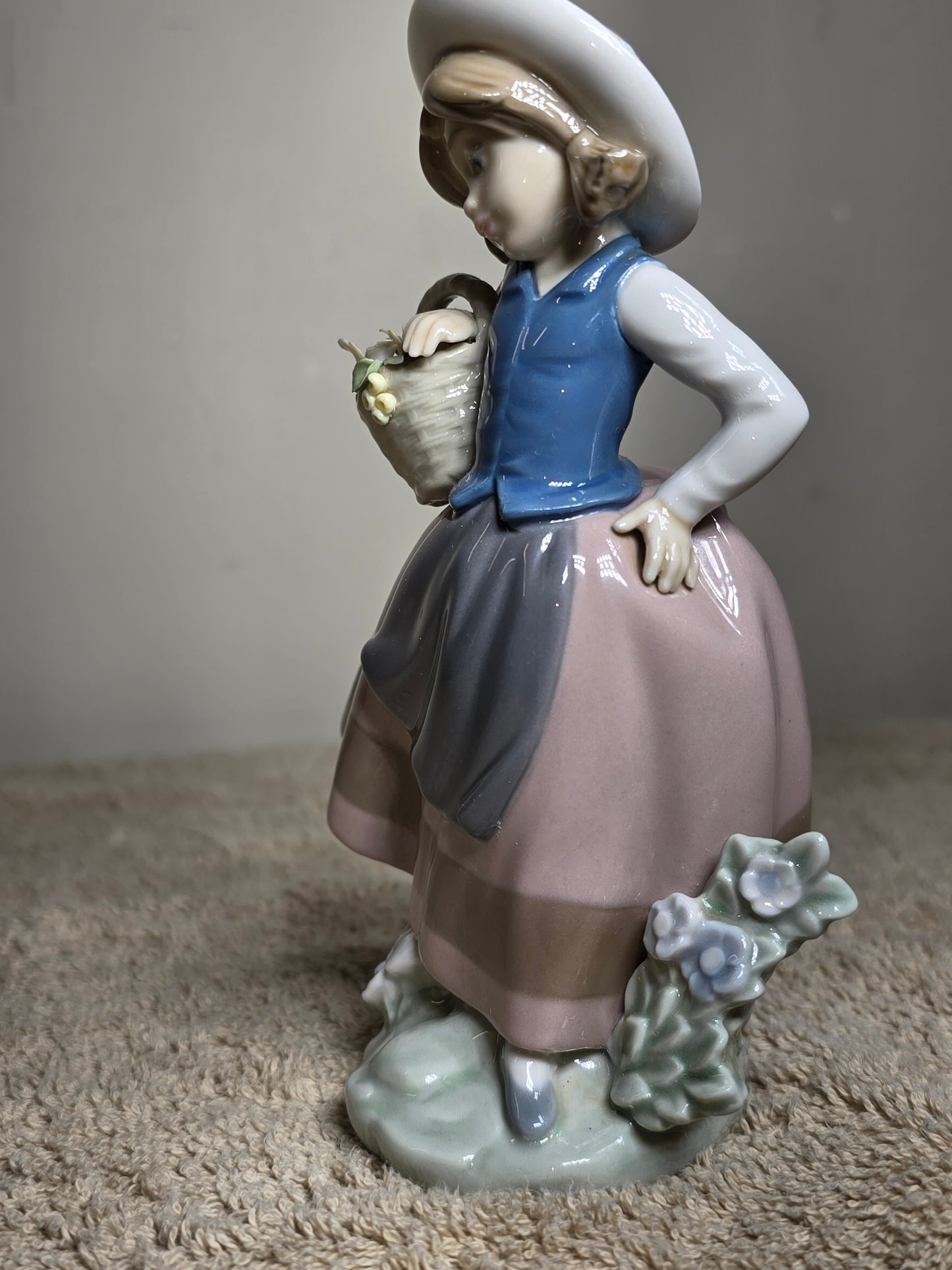 Vintage retired "Sweet Scent" Lladro