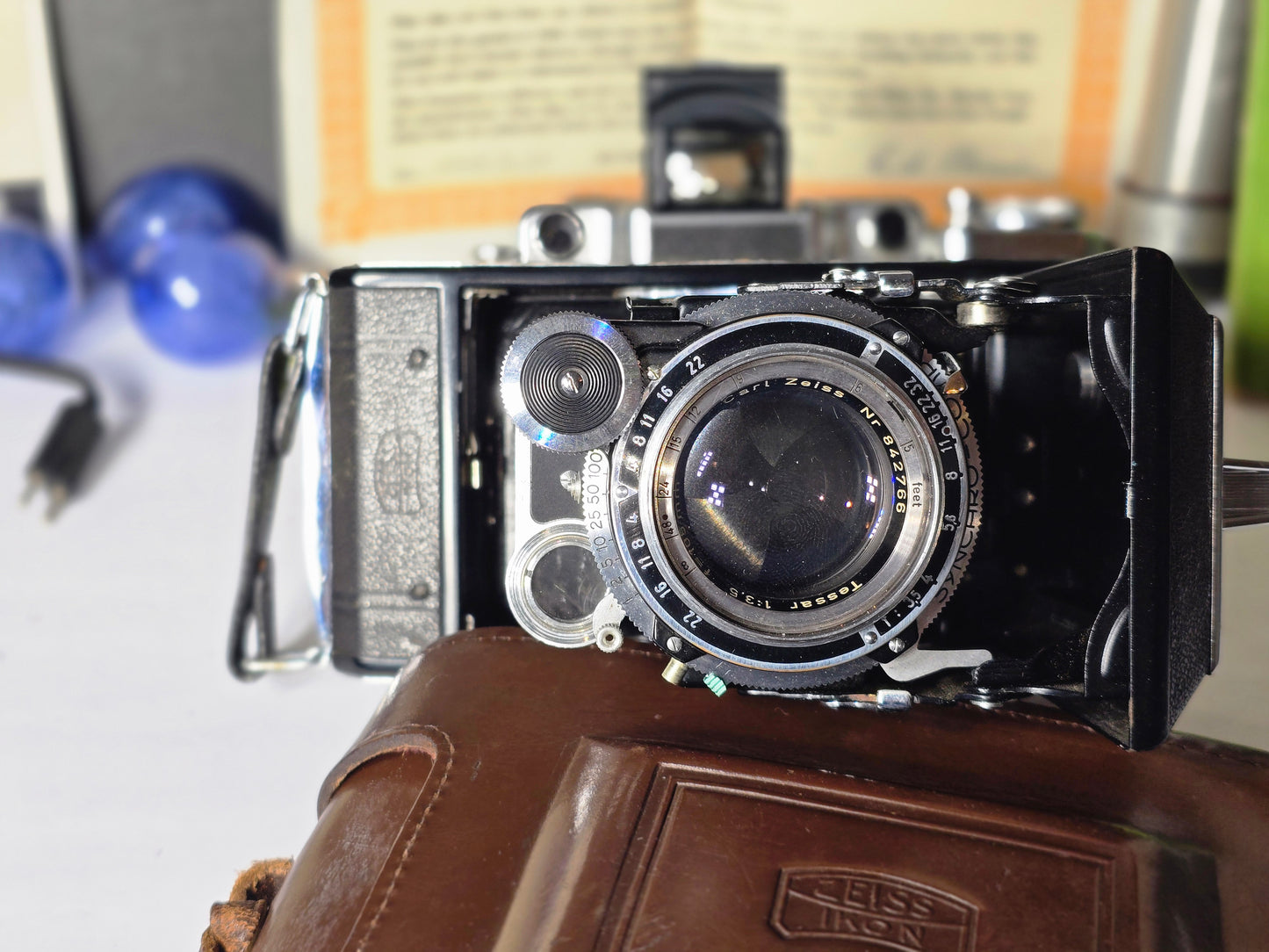 Vintage Zeiss Ikon Super Ikonta II 2 1/4" x 3 1/4 with super speed flash case and papers