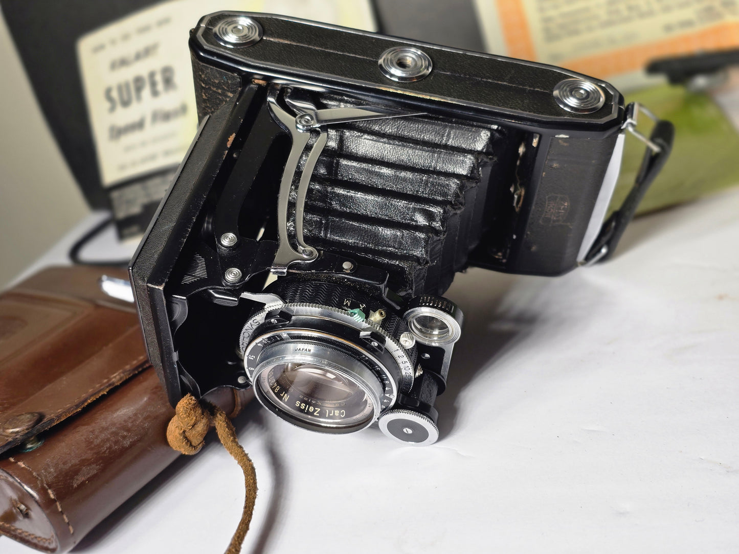 Vintage Zeiss Ikon Super Ikonta II 2 1/4" x 3 1/4 with super speed flash case and papers