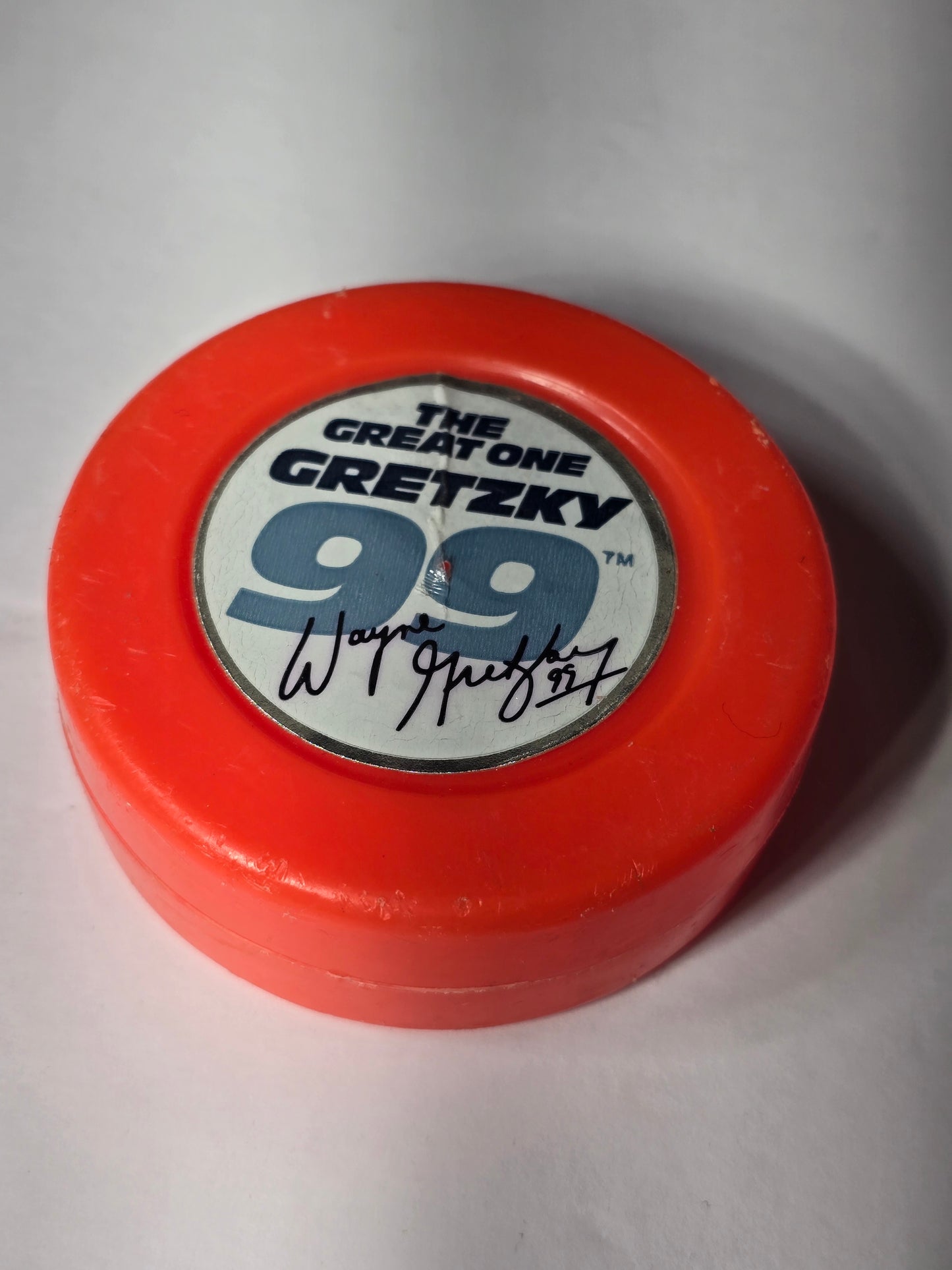 vintage the great one Wayne Gretzky collectable fac signed puck