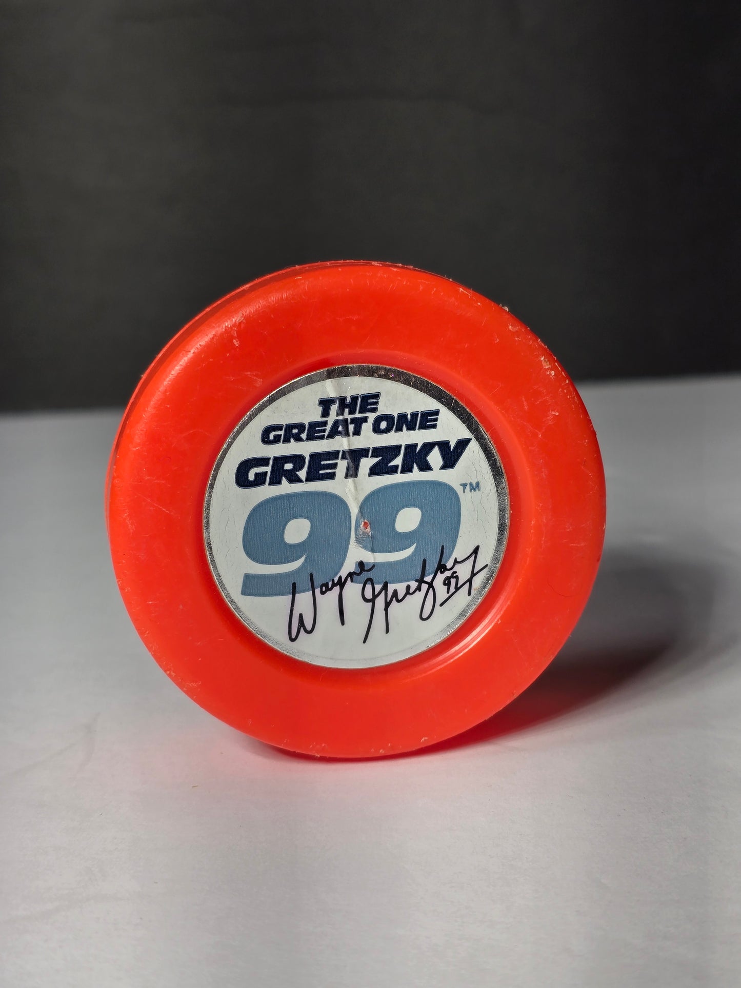 vintage the great one Wayne Gretzky collectable fac signed puck