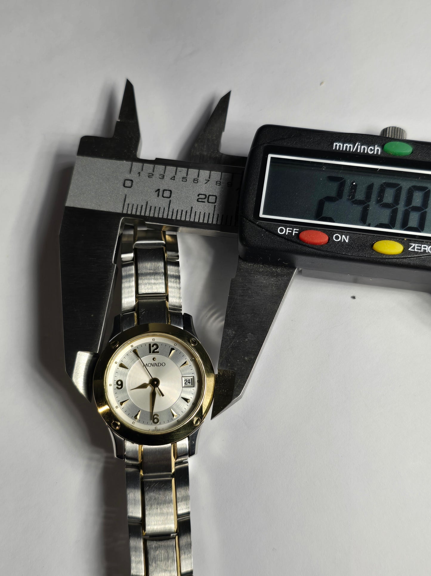 Vintage Rare Movado Verso ladies watch 18k bezel model 85-G4-825