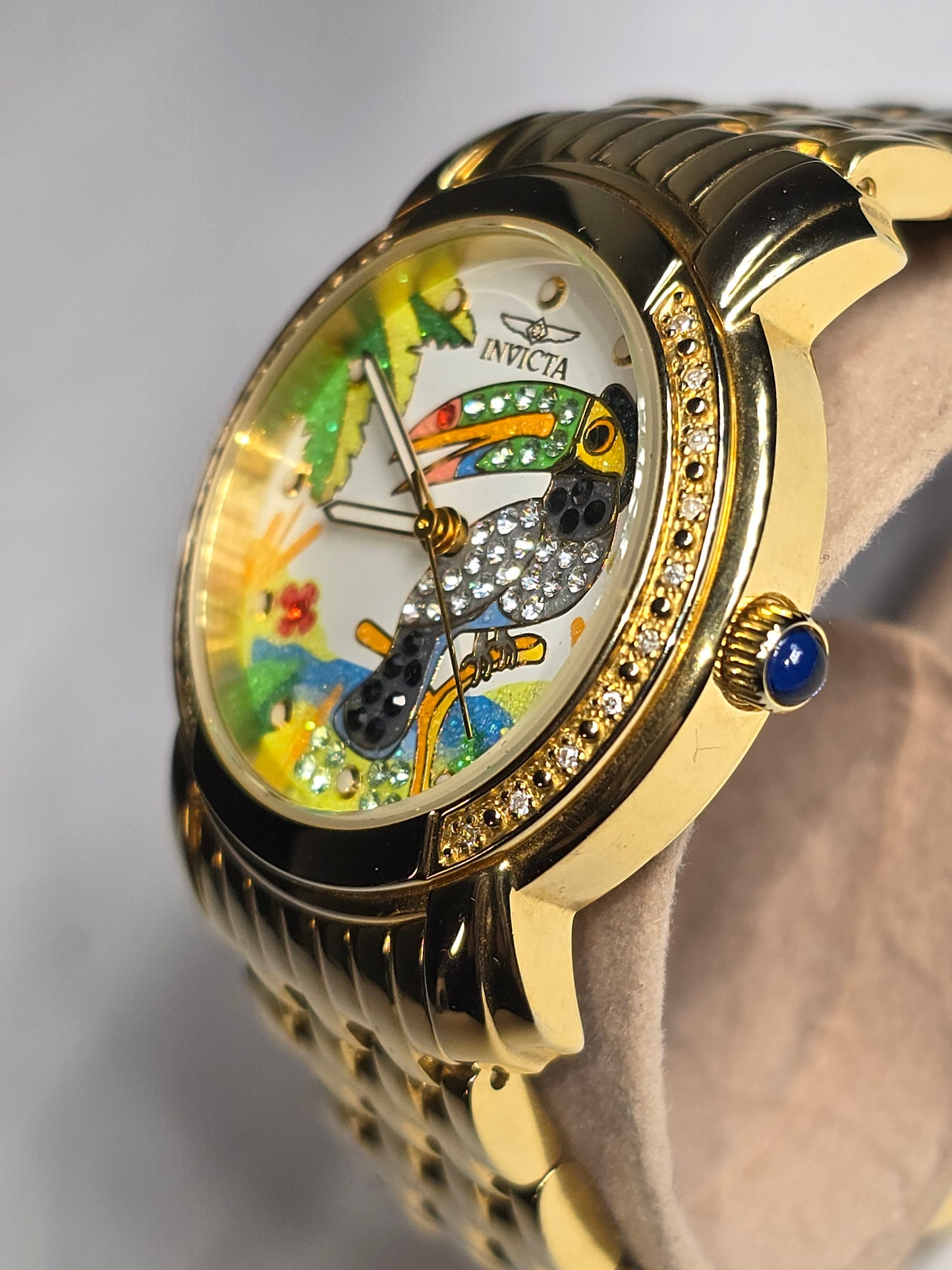 Vintage "RARE" Paradise Garden Invicta Ladies watch