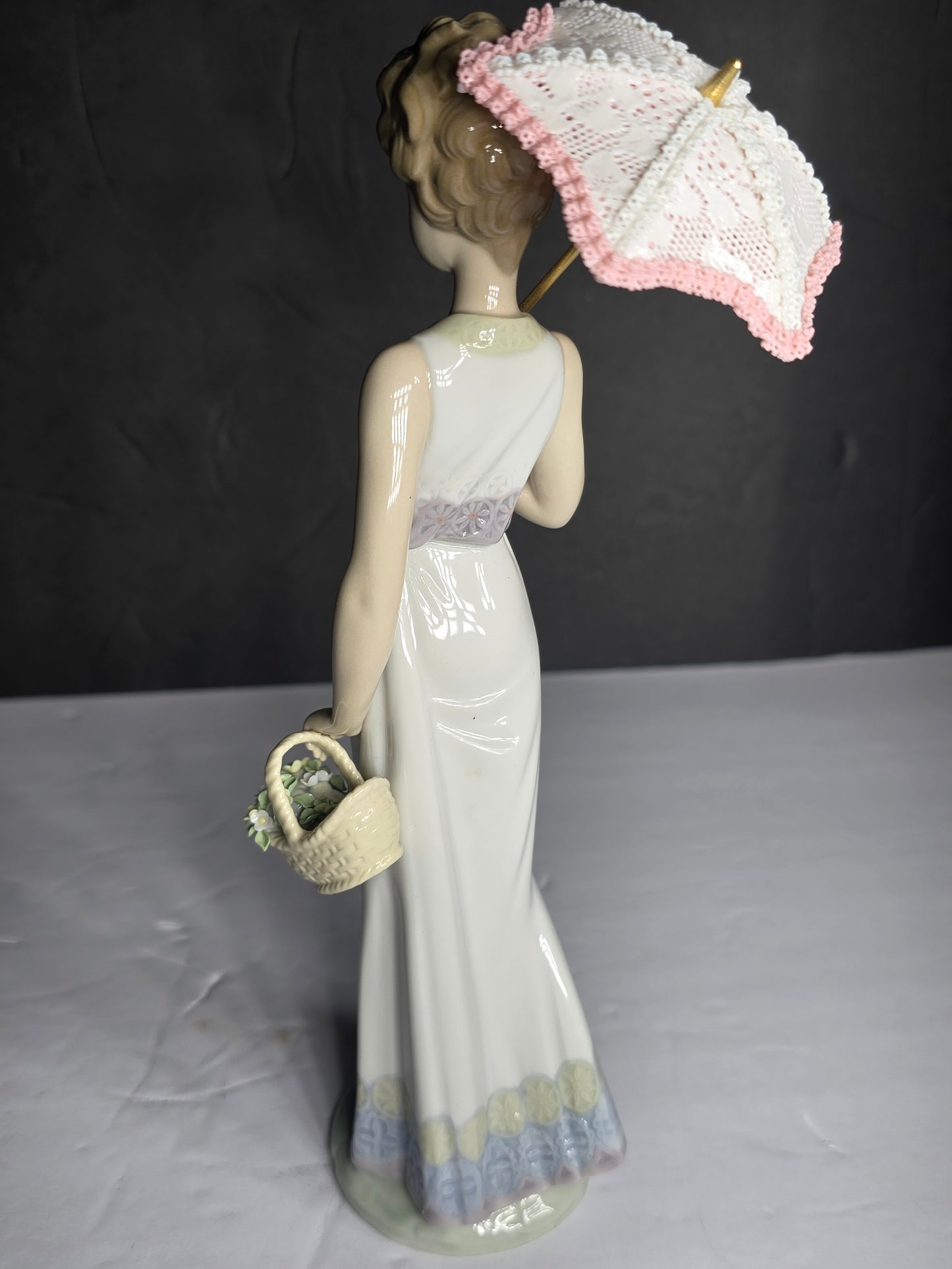 Vintage Lladro Retired "RARE SIGNED AND DATED" "Garden Classic" Item # 7617