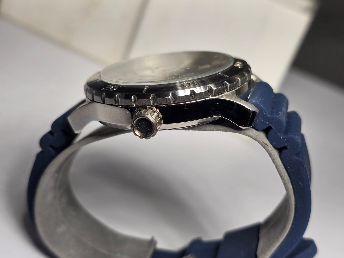 Fossil white dial blue rubber strap multifunction watch new with box