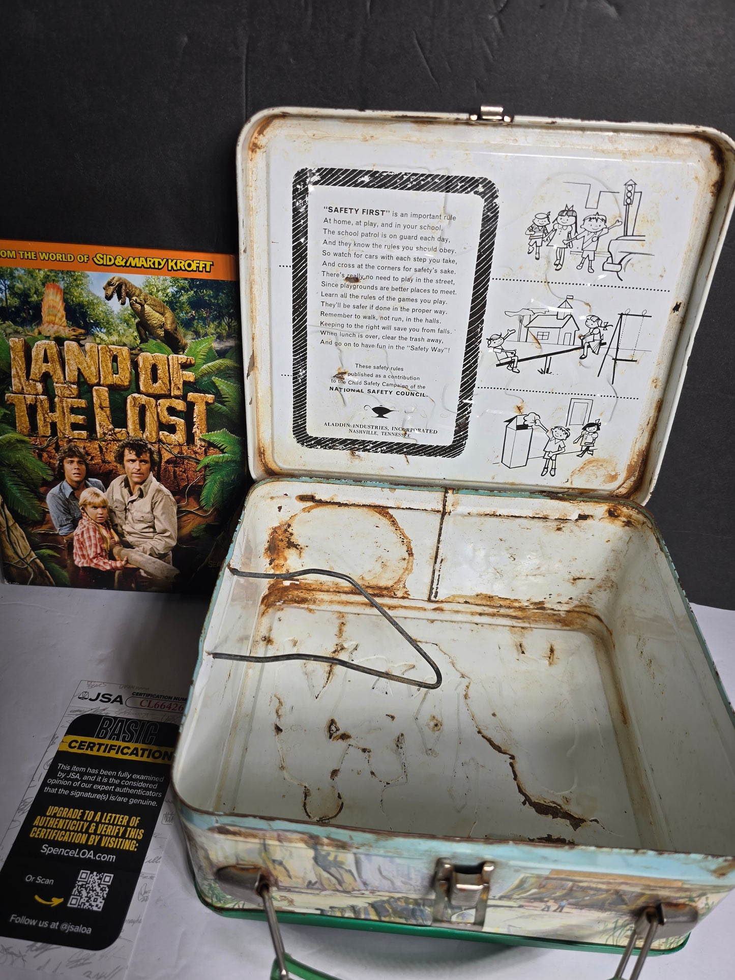 Vintage 1975 signed Land of the lost lunch box with JSA COA highly collectable