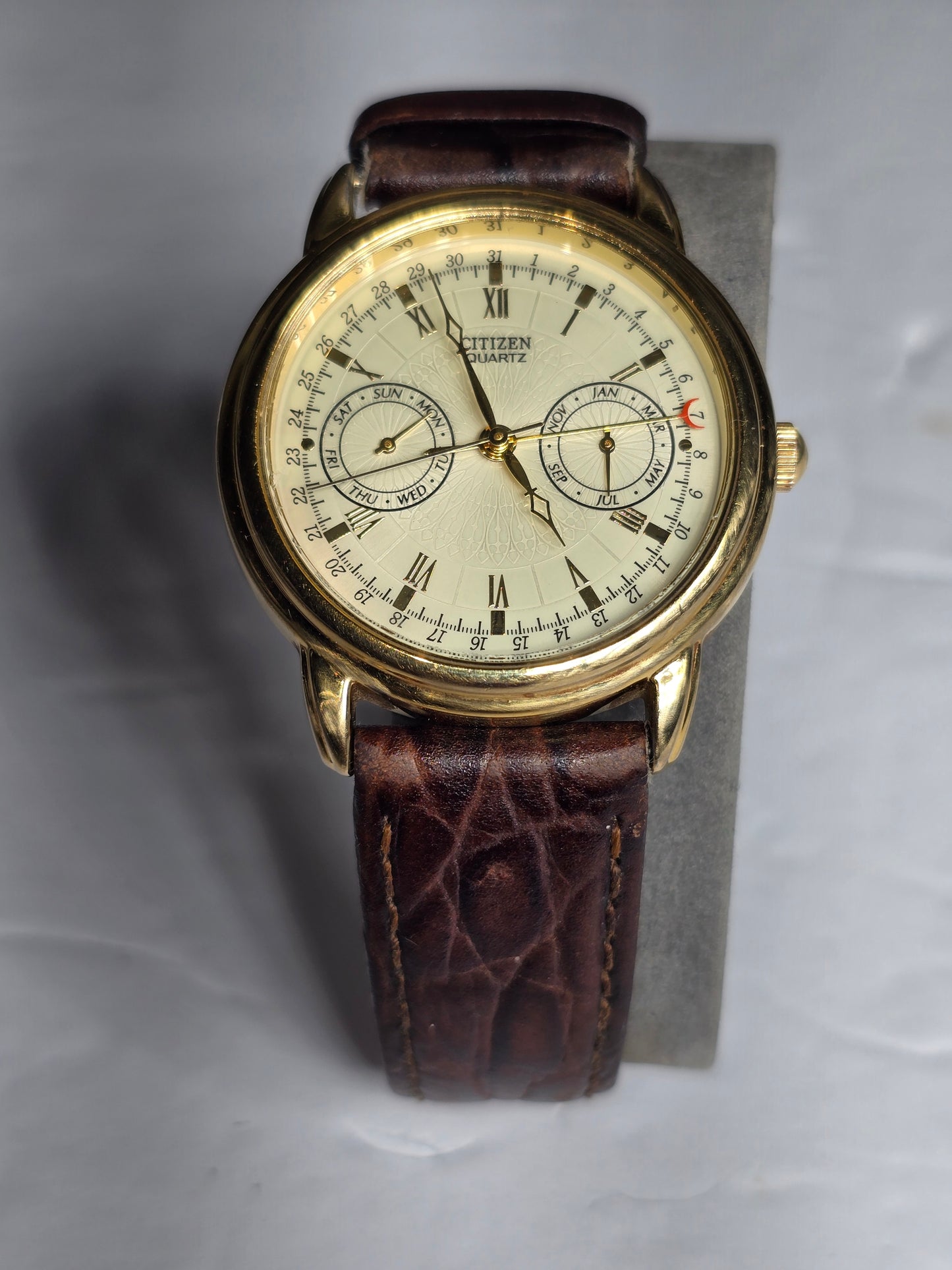 Vintage rare Citizen Elegance triple calendar watch