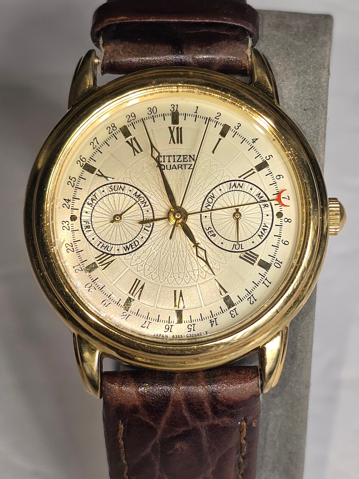 Vintage rare Citizen Elegance triple calendar watch
