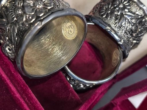 Vintage Godinger 8 silver plate floral napkin rings new in box