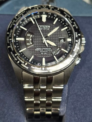 Vintage citizen eco-drive radio controlled perpetual calendar titanium
