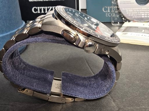 Vintage citizen eco-drive radio controlled perpetual calendar titanium