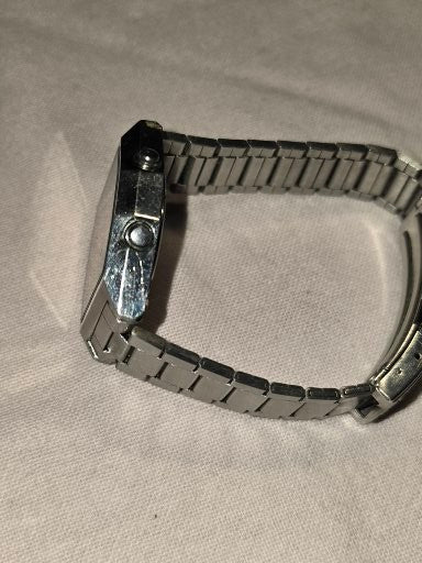 VINTAGE SEIKO LCD SPORTS 100 CHRONOGRAPH SILVER DIGITAL  WRISTWATCH